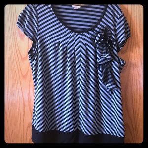 Attractive Black & Gray stripped blouse  🦓